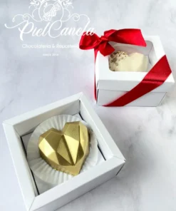 Caja de regalo individual con corazón de chocolate dorado metalizado y caja con lazo rojo, colección de lujo Piel Canela.