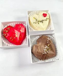 Caja de regalo Mini Amore con bombones de corazón geométrico de chocolatería fina Piel Canela. Caja Chocolates Mini Amore